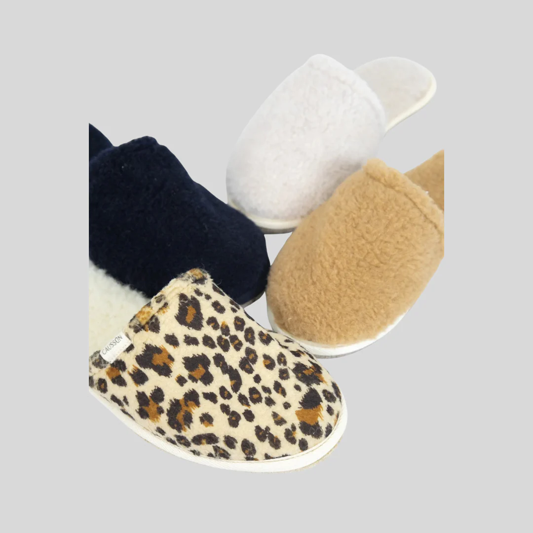 Pantoufles Fluffy en laine gris clair – Image 3