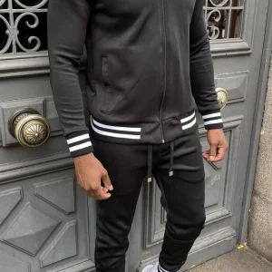 Survêtement noir modèle Hood22