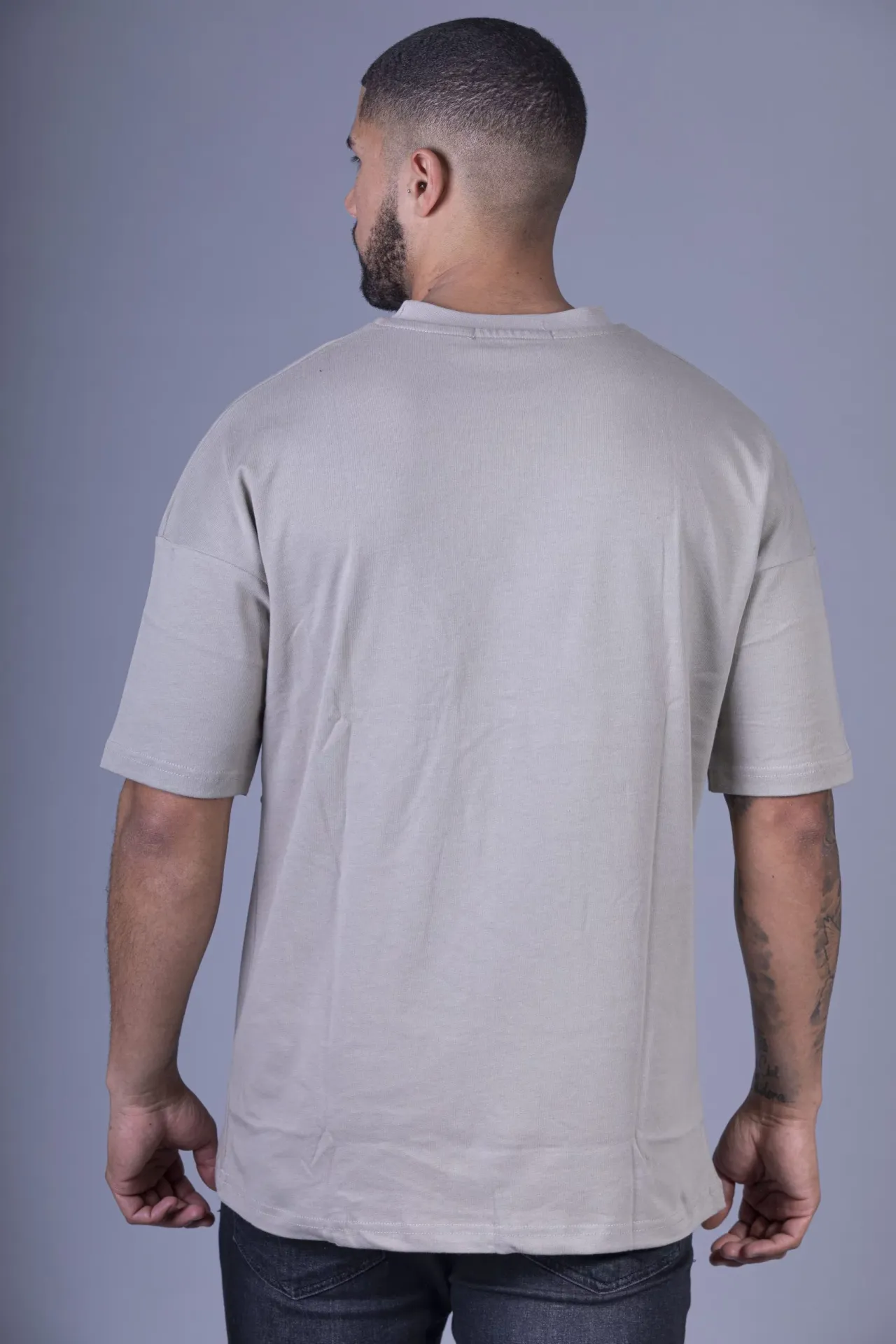 T-shirt type cargo gris – Image 2