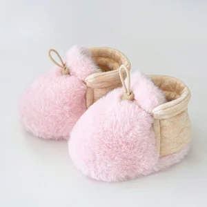Chaussons bébé en laine cadeau de naissance fille