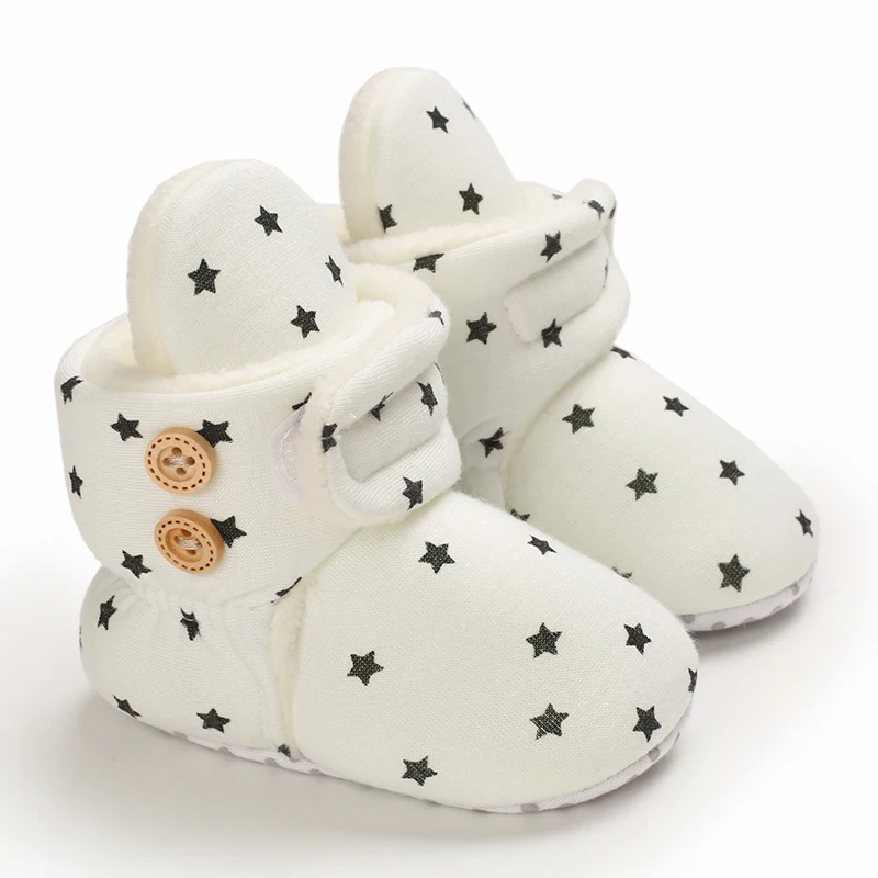 Chaussons bébé en laine avec boutons décoratifs étoilés