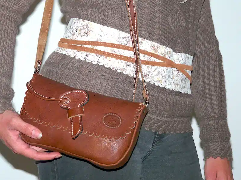 SAC BANDOULIERE ALIONA FEMME CUIR VACHETTE – ARTISAN – Image 6