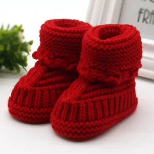 Chaussons bébé en laine crochetés à la main
