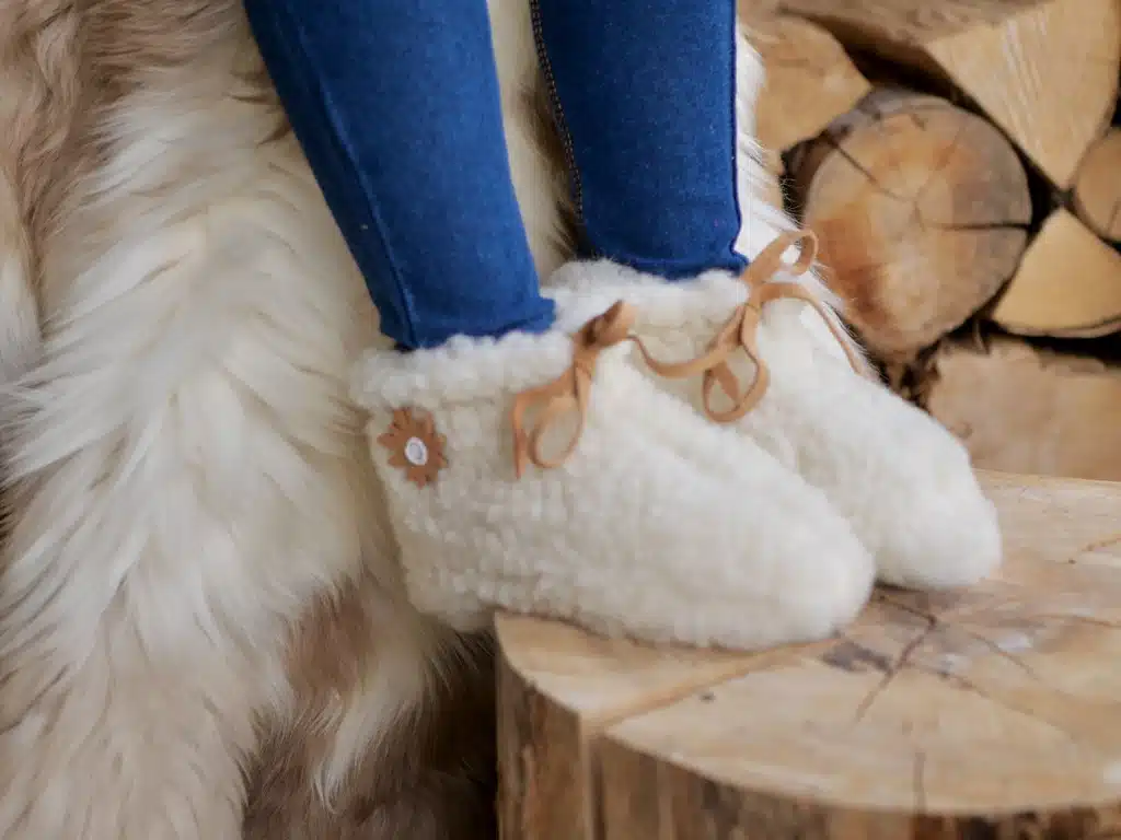 CHAUSSONS EN LAINE DE MOUTON ET AGNEAU ENFANT – ARTISAN
