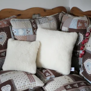 COUSSIN EN PURE LAINE DE MOUTON – ARTISAN
