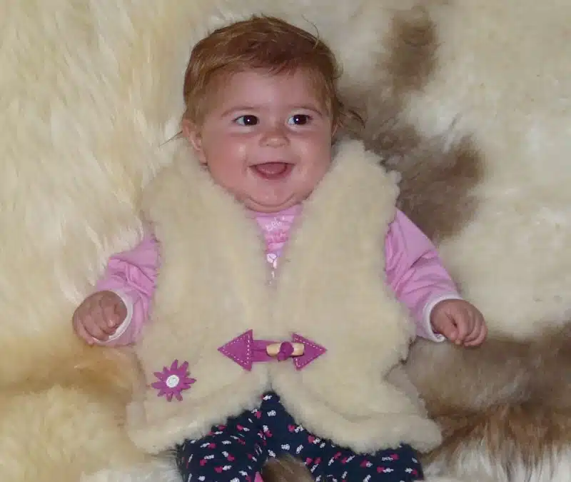 GILET BÉBÉ D’AMOUR MIXTE SANS MANCHES EN LAINE DE MOUTON – ARTISAN – Image 2