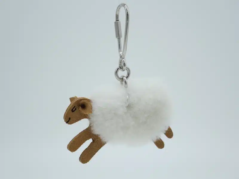 PORTE-CLÉ MOUTON CUIR ET PEAU LAINÉE AVEC MOUSQUETON – ARTISAN – Image 3