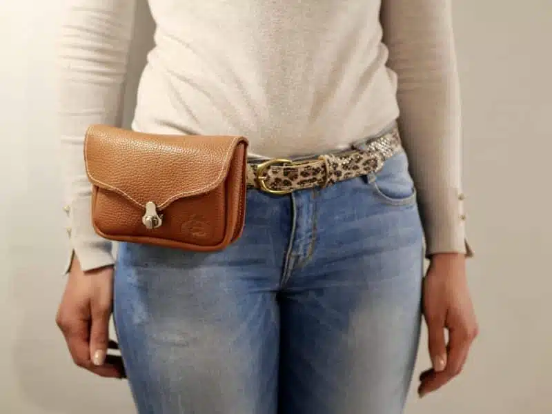 SACOCHE BANANE CEINTURE LUSETTE FEMME EN CUIR – ARTISAN – Image 2